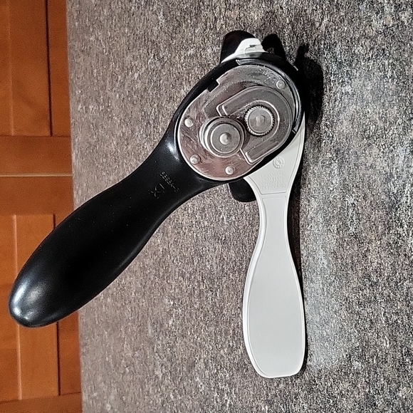 Tupperware Can Opener - Picture 5 of 8